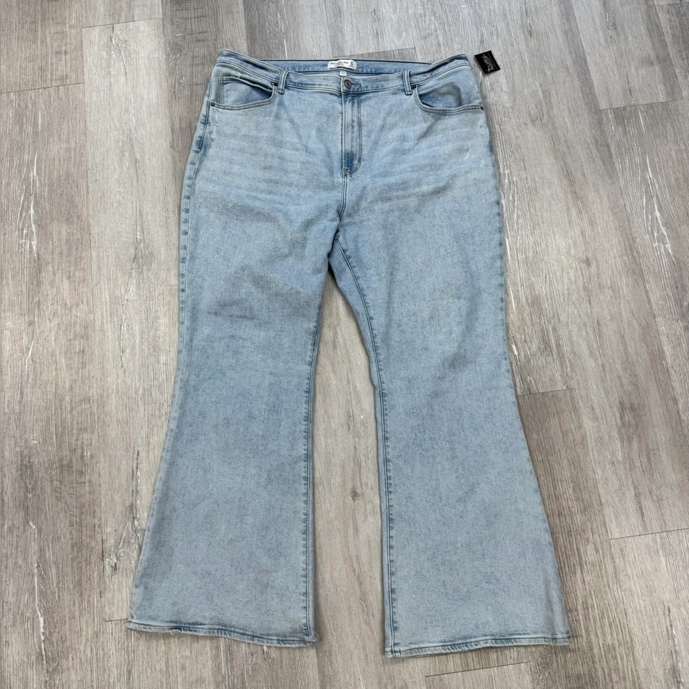 Abercrombie & Fitch Light Wash Ultra High Rise Flare Jeans - Size 24
